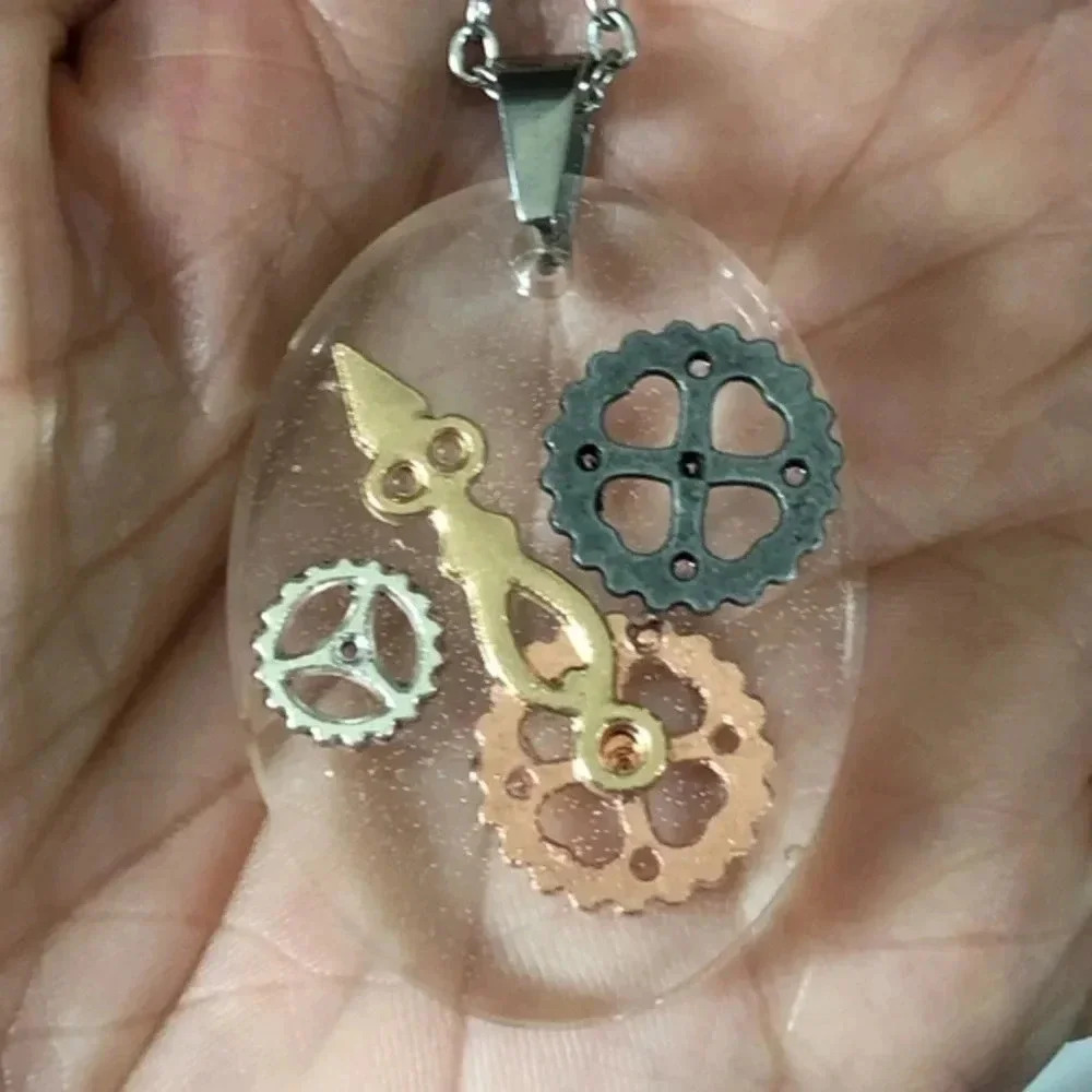 Oval Stainless Steel Handmade Resin Steampunk Gear Clock Industrial Necklace New